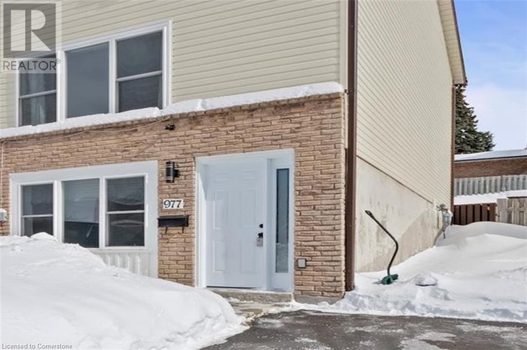 977 Southport Drive, Oshawa, Ontario  L1H 8A2 - Photo 2 - 40699646