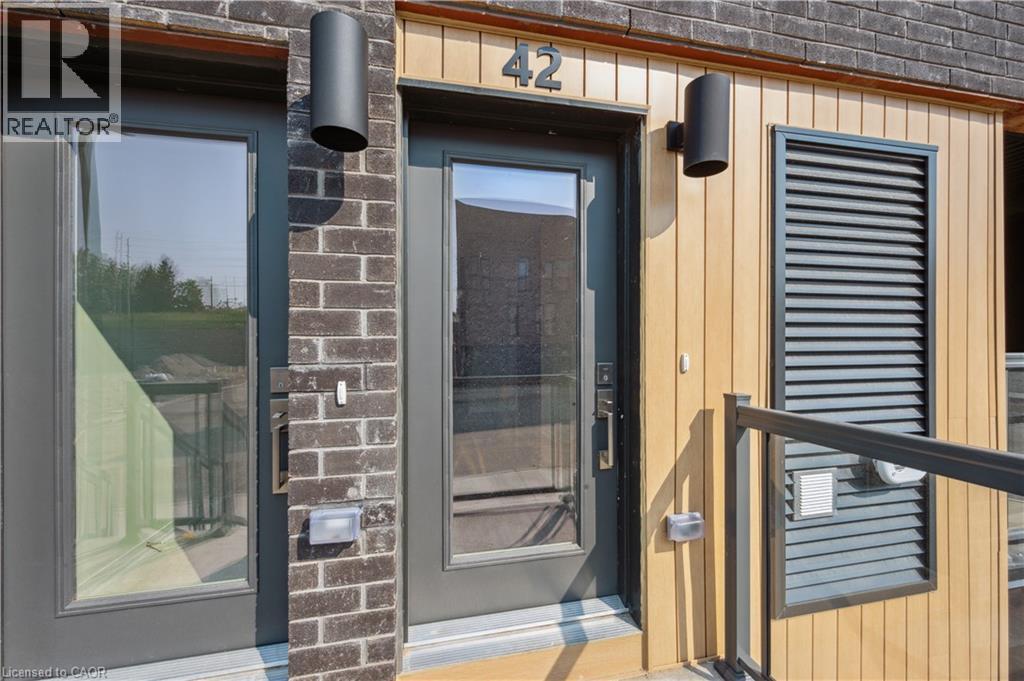42 Urbane Boulevard, Kitchener, Ontario  N2E 0H8 - Photo 2 - 40784924