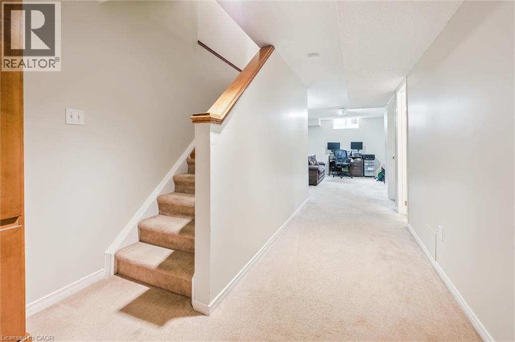 747 Fairway Court, Kitchener, Ontario  N2A 4B4 - Photo 33 - 40795417