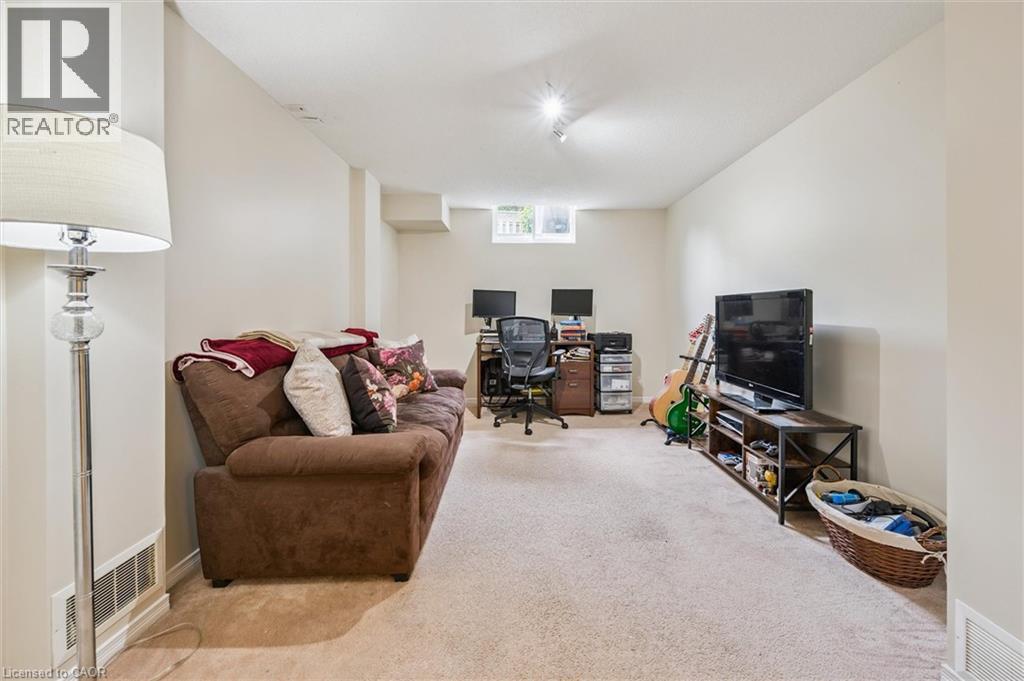 747 Fairway Court, Kitchener, Ontario  N2A 4B4 - Photo 34 - 40795417