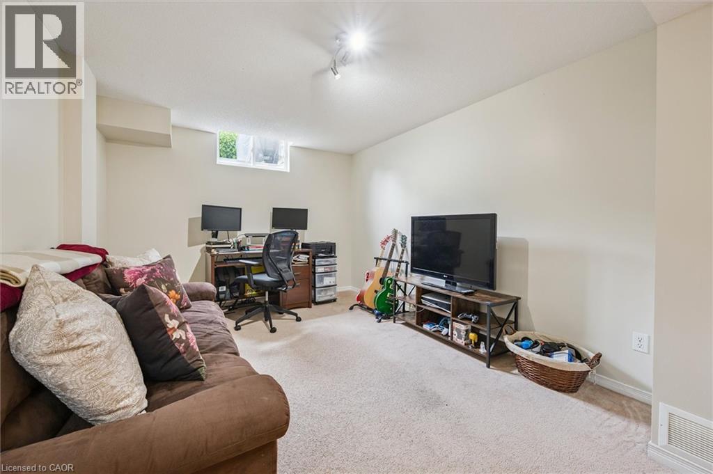 747 Fairway Court, Kitchener, Ontario  N2A 4B4 - Photo 35 - 40795417