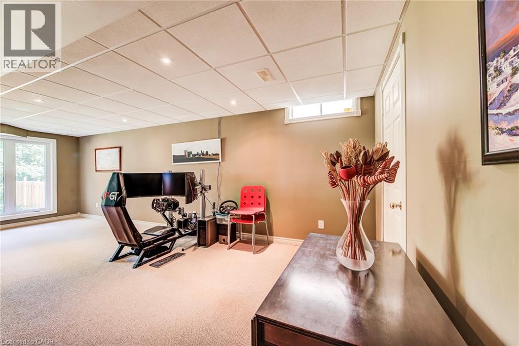 33 Tinatawa Court, Kitchener, Ontario  N2A 3G9 - Photo 42 - 40794413