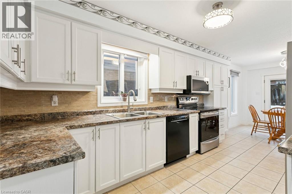 6 Heatherwood Place, Kitchener, Ontario  N2N 3N7 - Photo 6 - 40797085