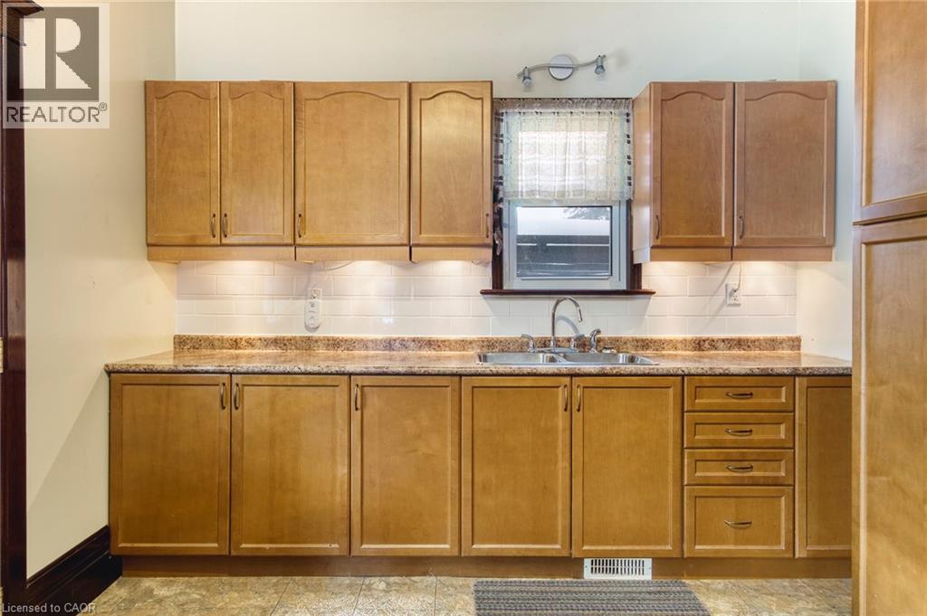 392 Breithaupt Street, Kitchener, Ontario  N2H 5H9 - Photo 6 - 40802350