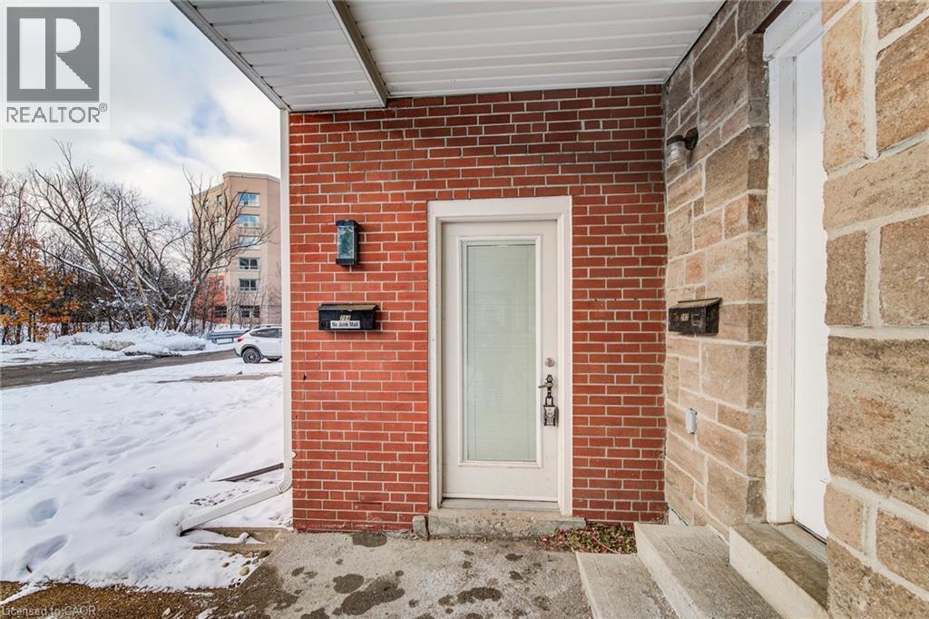 284 Westcourt Place, Waterloo, Ontario  N2L 2R7 - Photo 4 - 40802611