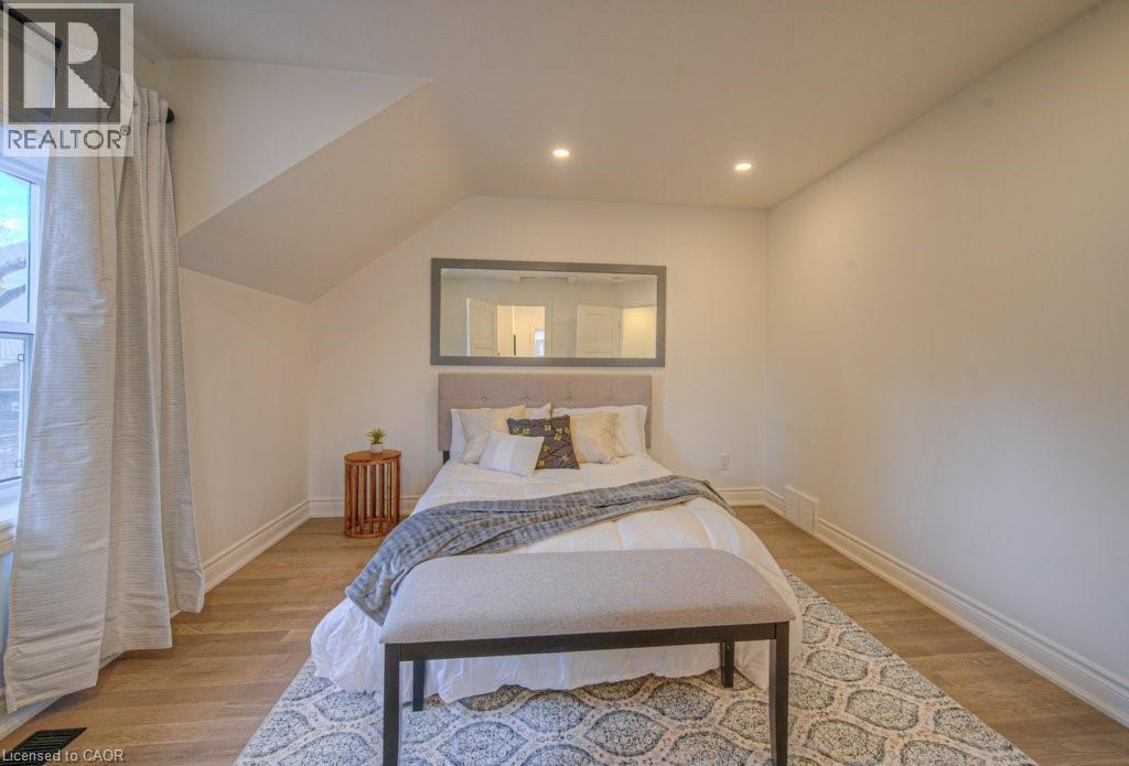 30 Dunbar Road S, Waterloo, Ontario  N2L 2E3 - Photo 18 - 40808514