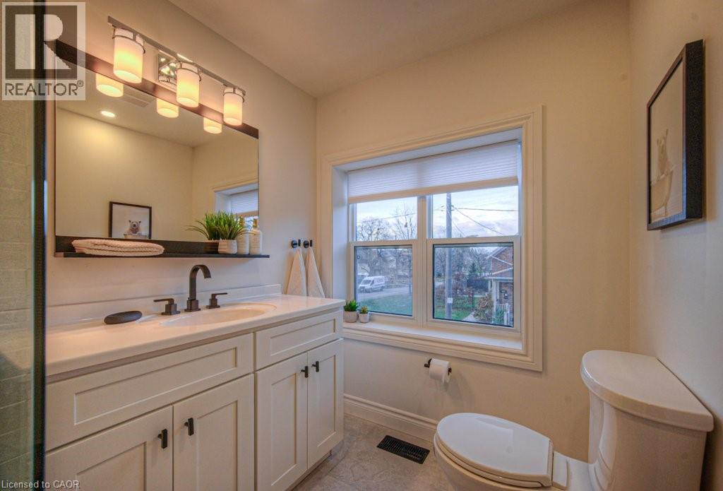 30 Dunbar Road S, Waterloo, Ontario  N2L 2E3 - Photo 19 - 40808514