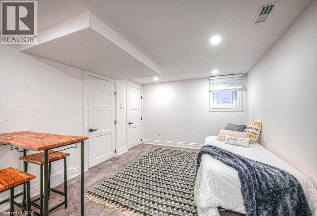 30 Dunbar Road S, Waterloo, Ontario  N2L 2E3 - Photo 23 - 40808514