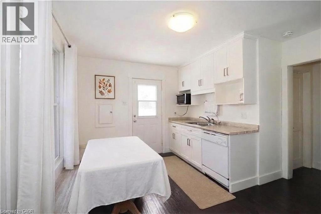 49 Dietz Avenue S, Waterloo, Ontario  N2L 2J8 - Photo 2 - 40812350