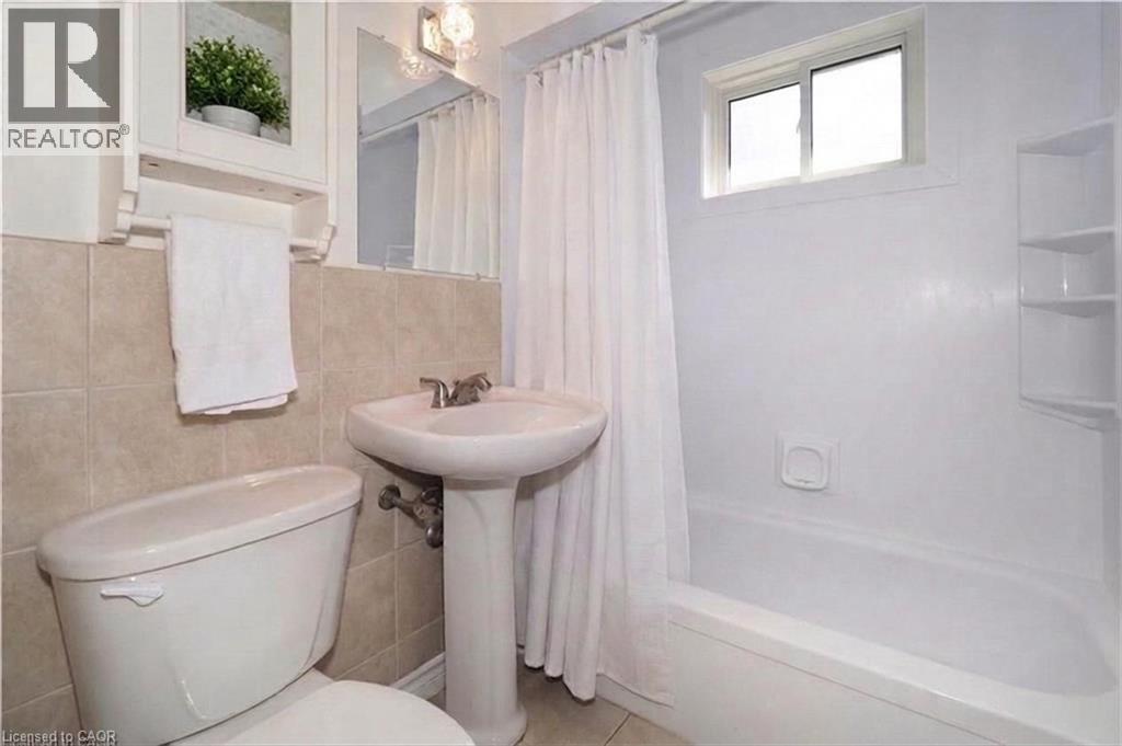 49 Dietz Avenue S, Waterloo, Ontario  N2L 2J8 - Photo 6 - 40812350