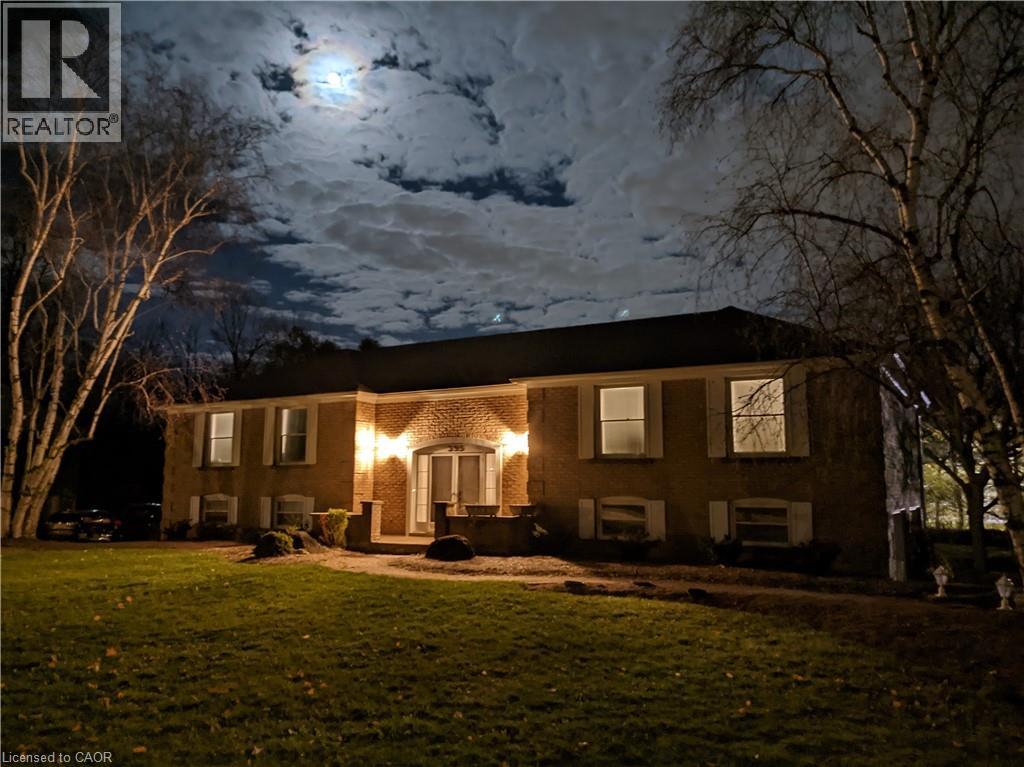 395 Warrington Drive, Waterloo, Ontario  N2L 2P7 - Photo 5 - 40812035