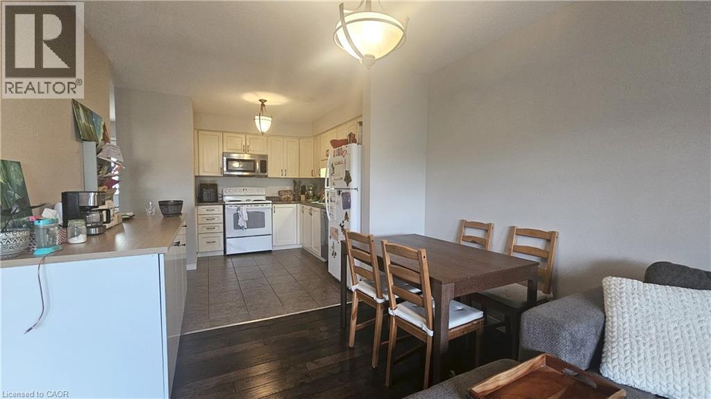 216 Featherstone Crescent, Kitchener, Ontario  N2R 1Z3 - Photo 2 - 40813981