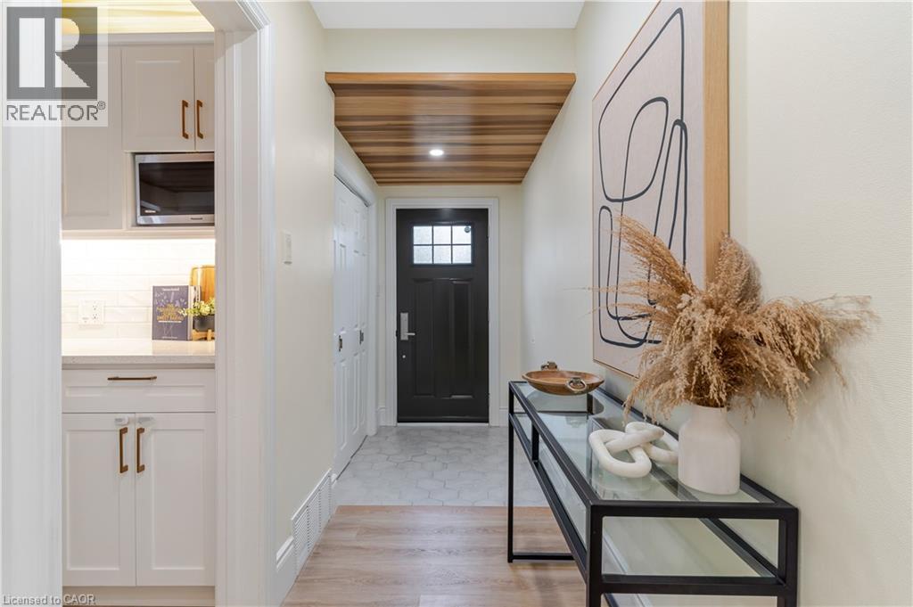 226 Forsyth Drive, Waterloo, Ontario  N2L 1A5 - Photo 3 - 40817017