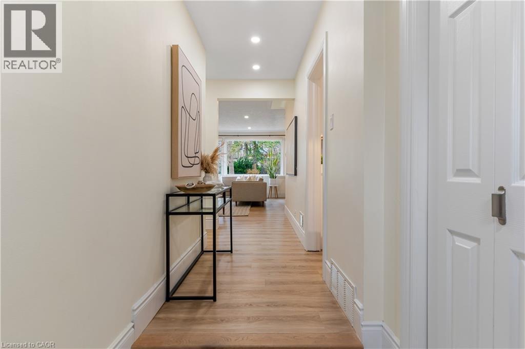 226 Forsyth Drive, Waterloo, Ontario  N2L 1A5 - Photo 4 - 40817017