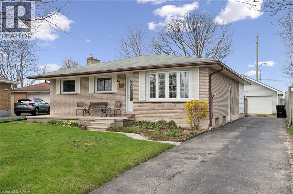 26 Parkhill Court, Kitchener, Ontario  N2C 2C4 - Photo 2 - 40822376