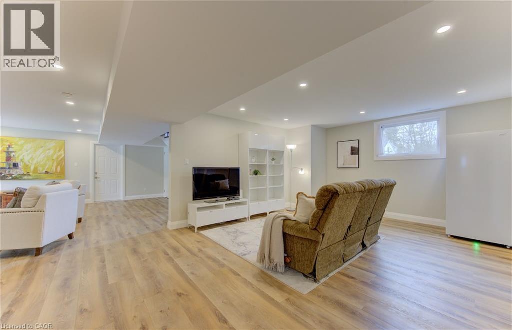 395 Warrington Drive, Waterloo, Ontario  N2L 2P7 - Photo 35 - 40823665