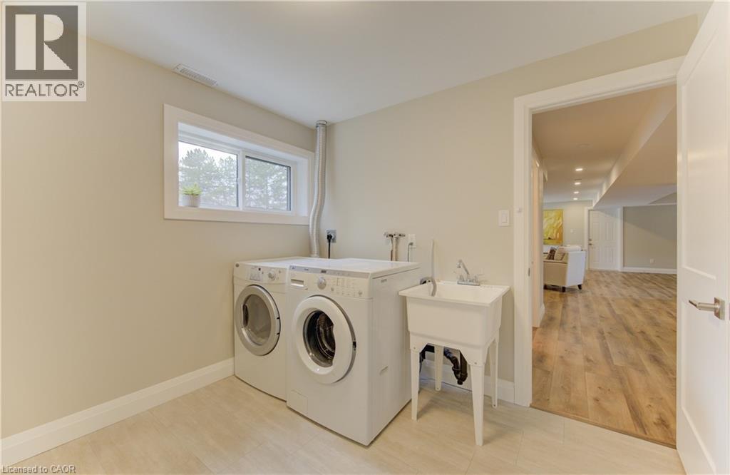395 Warrington Drive, Waterloo, Ontario  N2L 2P7 - Photo 39 - 40823665