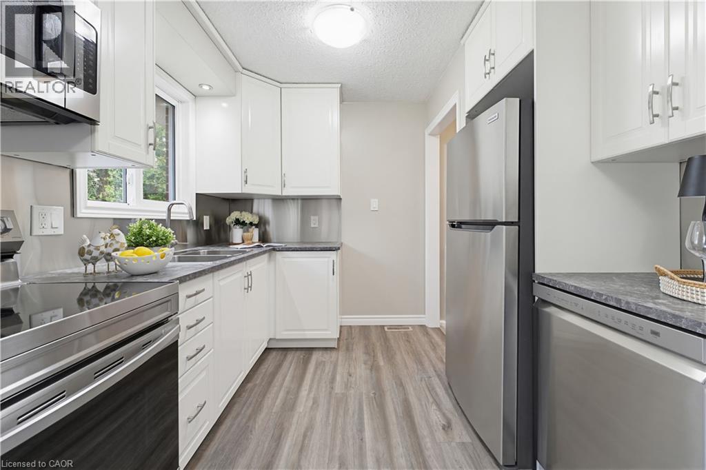 24 Hillmount Street, Kitchener, Ontario  N2C 2C6 - Photo 8 - 40822965