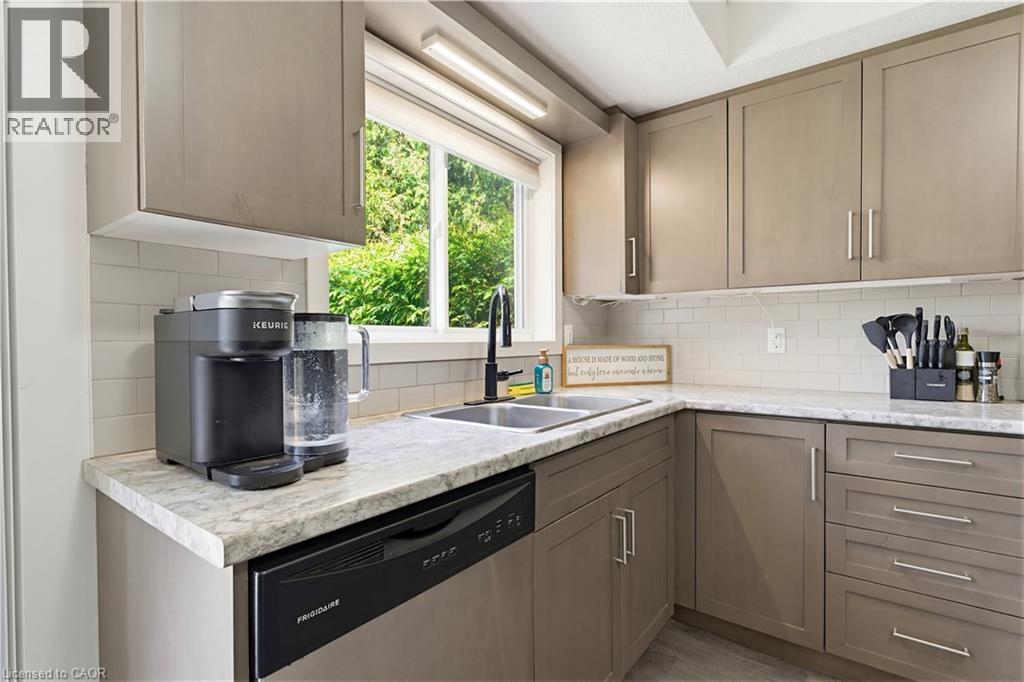 399 Greenfield Avenue, Kitchener, Ontario  N2C 1E6 - Photo 20 - 40828492