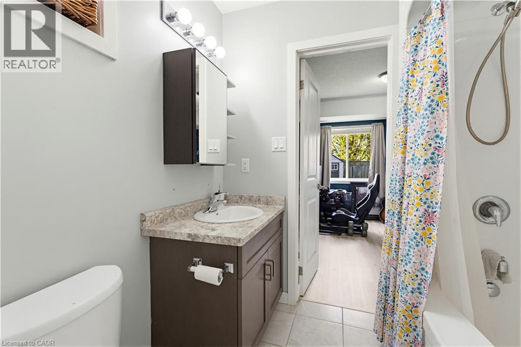 399 Greenfield Avenue, Kitchener, Ontario  N2C 1E6 - Photo 25 - 40828476
