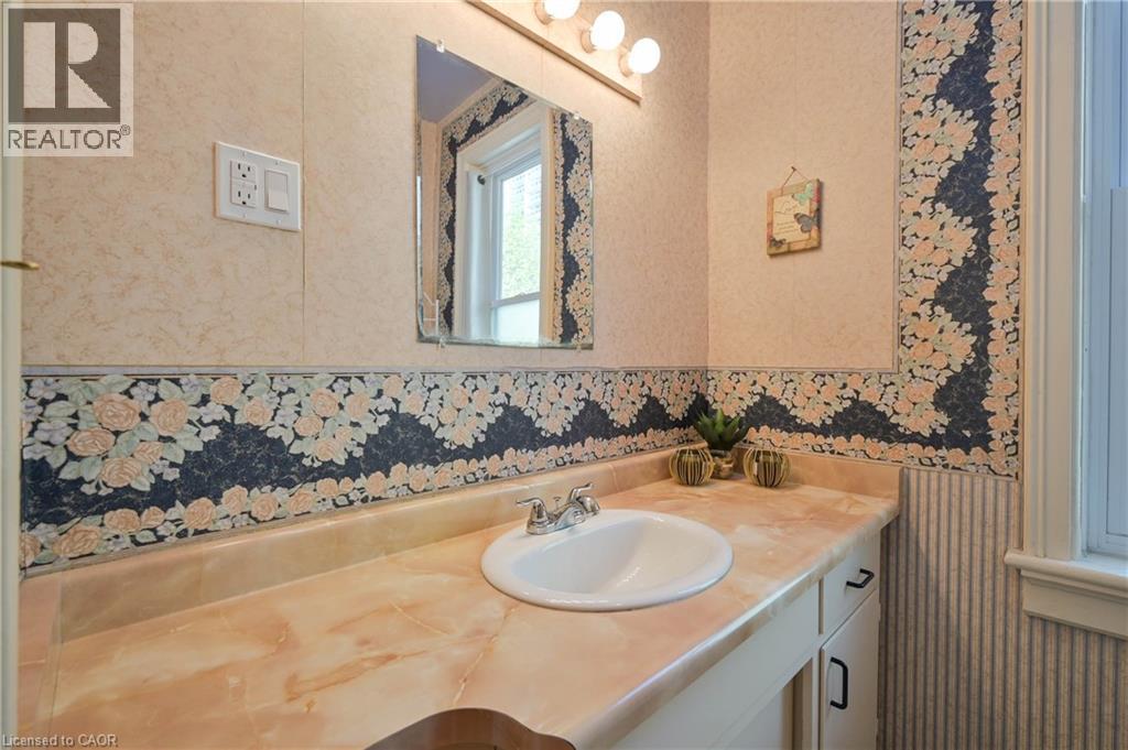 25 Ahrens Street W, Kitchener, Ontario  N2H 4B6 - Photo 23 - 40826508