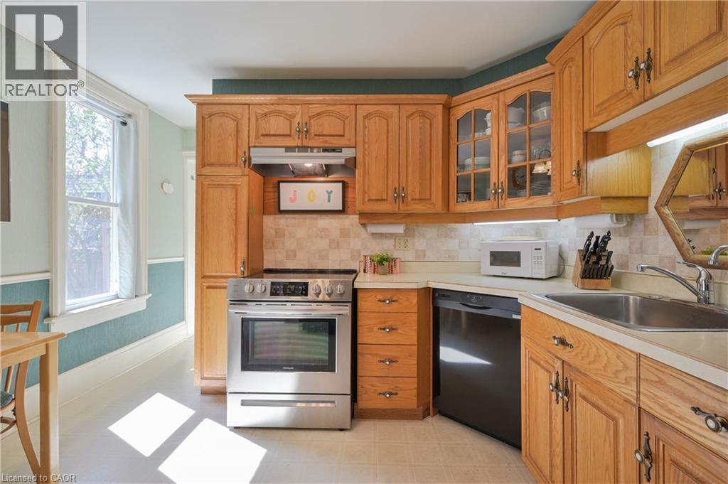 25 Ahrens Street W, Kitchener, Ontario  N2H 4B6 - Photo 6 - 40826508