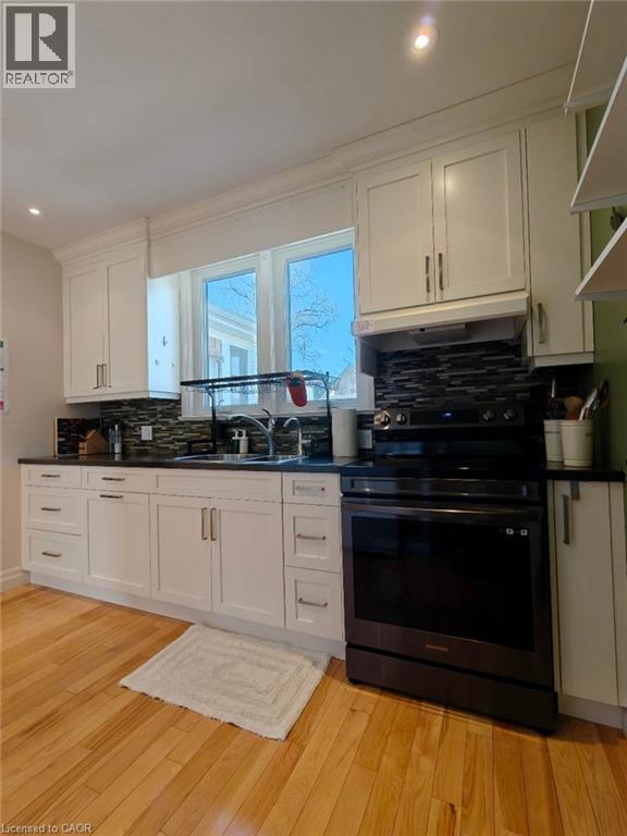 18 Dunbar Road S, Waterloo, Ontario  N2L 2E1 - Photo 13 - 40830762