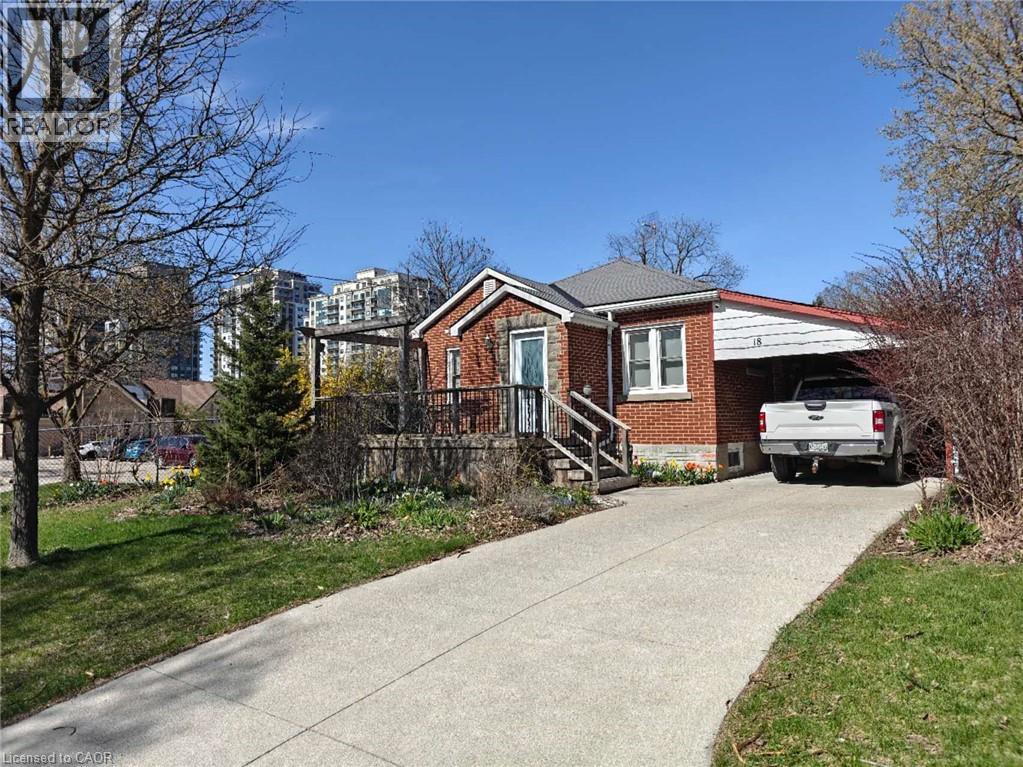 18 Dunbar Road S, Waterloo, Ontario  N2L 2E1 - Photo 2 - 40830762
