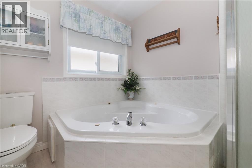 70 Queen Charlotte Crescent, Kitchener, Ontario  N2E 3N6 - Photo 35 - 40830310
