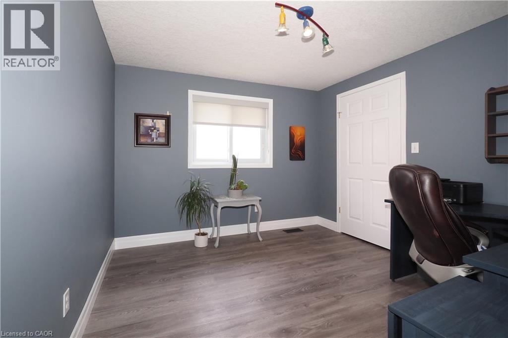 70 Queen Charlotte Crescent, Kitchener, Ontario  N2E 3N6 - Photo 36 - 40830310