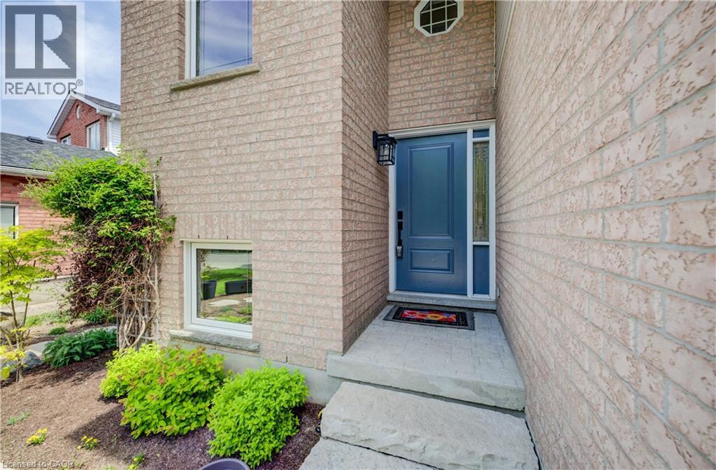 464 Northlake Drive, Waterloo, Ontario  N2V 2A4 - Photo 4 - 40820957