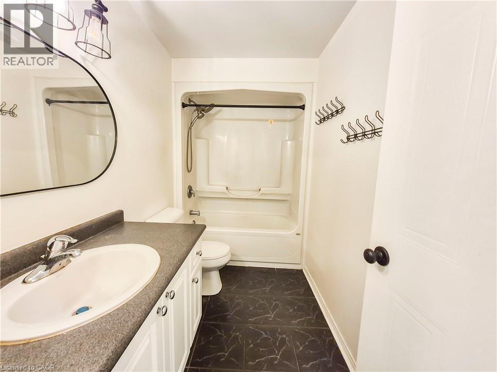 147 Dubrick Crescent Unit# 1, Kitchener, Ontario  N2E 4G3 - Photo 15 - 40835374