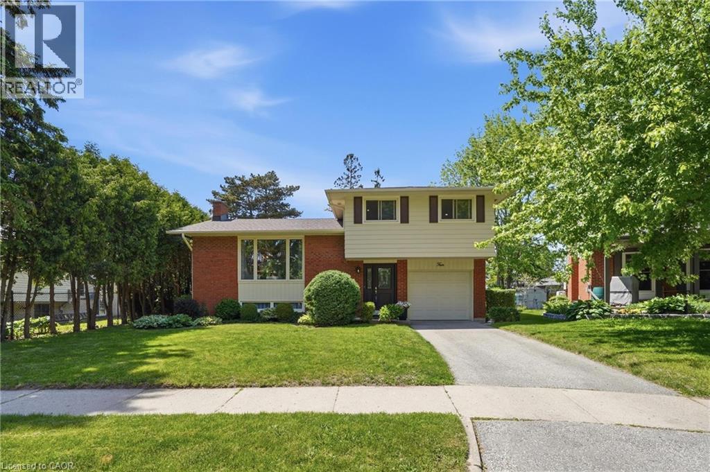 4 Bradley Place, Kitchener, Ontario  N2A 2B3 - Photo 2 - 40821042
