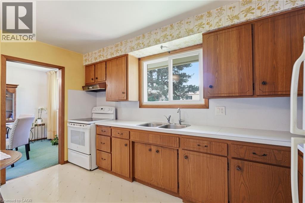 4 Bradley Place, Kitchener, Ontario  N2A 2B3 - Photo 9 - 40821042