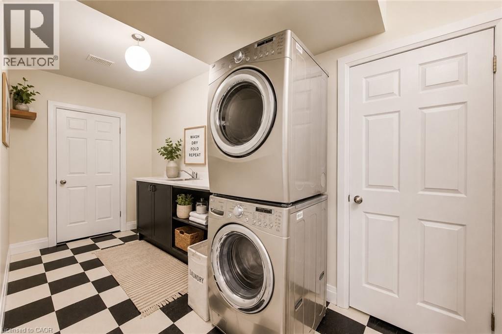 561 Chancery Lane, Waterloo, Ontario  N2T 2N5 - Photo 39 - 40841799