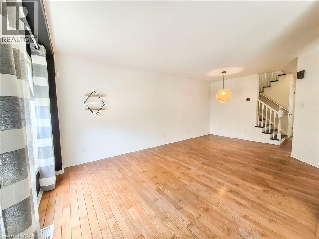 147 Dubrick Crescent Unit# 1, Kitchener, Ontario  N2E 4G3 - Photo 4 - 40842059