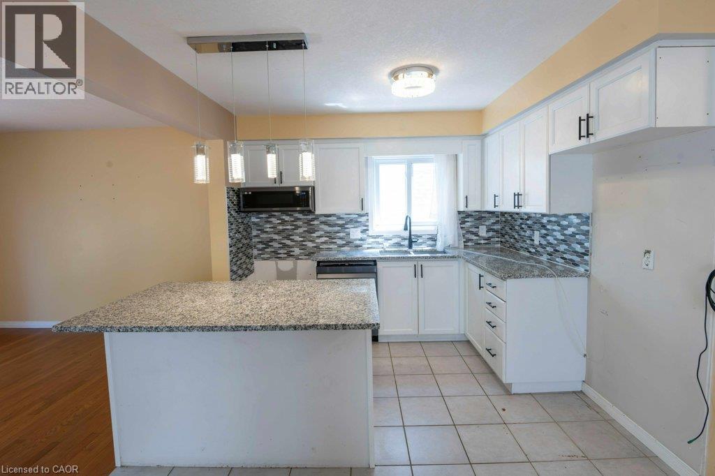 992 Copper Leaf Crescent, Kitchener, Ontario  N2E 3W3 - Photo 4 - 40839809