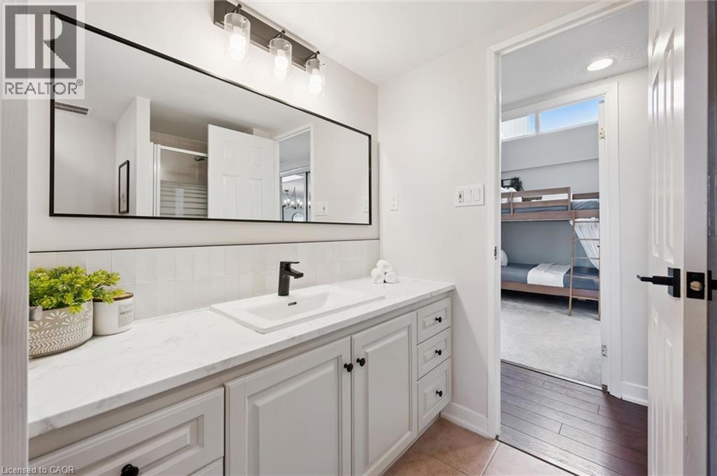 260 Sheldon Avenue N Unit# Ph2, Kitchener, Ontario  N2H 6P2 - Photo 18 - 40846631