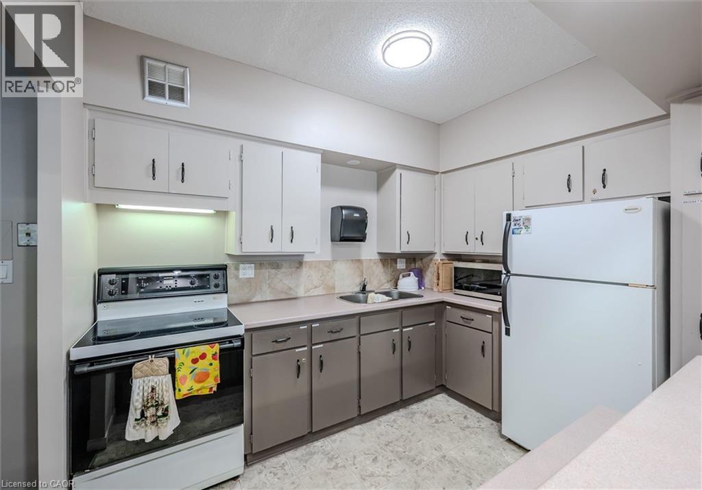 260 Sheldon Avenue N Unit# Ph2, Kitchener, Ontario  N2H 6P2 - Photo 45 - 40846631