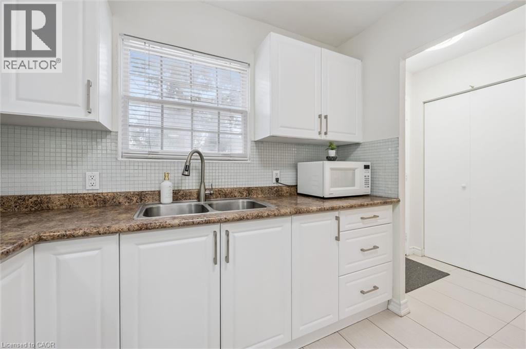 178 Westcourt Place, Waterloo, Ontario  N2L 2R7 - Photo 14 - 40854013