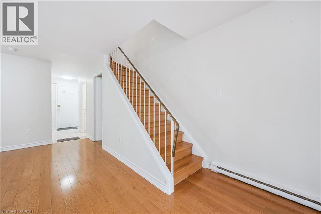 178 Westcourt Place, Waterloo, Ontario  N2L 2R7 - Photo 16 - 40854013