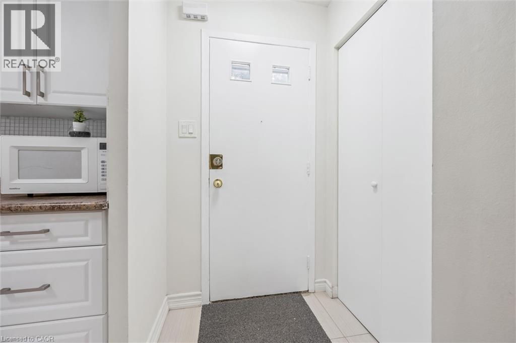 178 Westcourt Place, Waterloo, Ontario  N2L 2R7 - Photo 4 - 40854013