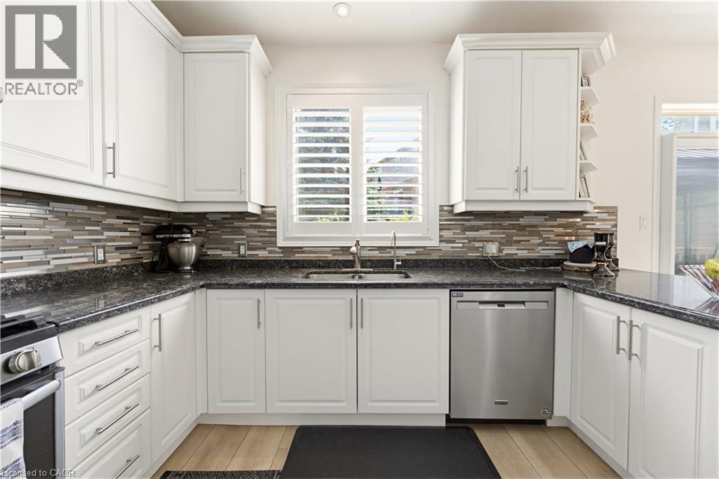 805 Munich Circle, Waterloo, Ontario  N2V 2N5 - Photo 14 - 40855741