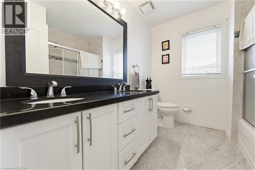 805 Munich Circle, Waterloo, Ontario  N2V 2N5 - Photo 28 - 40855741