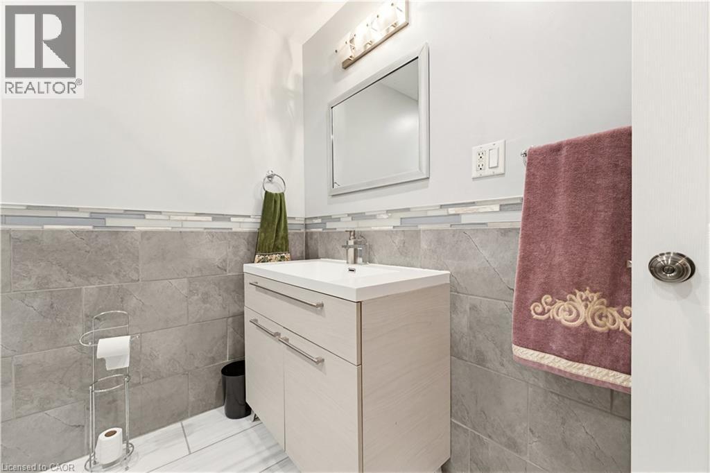 805 Munich Circle, Waterloo, Ontario  N2V 2N5 - Photo 33 - 40855741