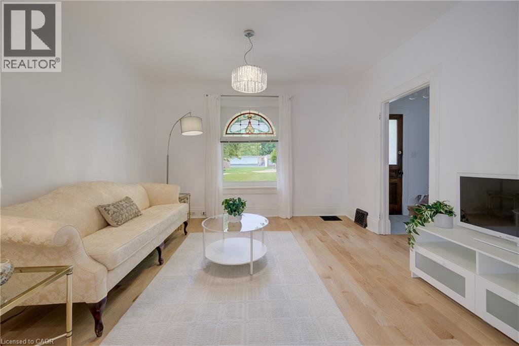25 Central Street, Waterloo, Ontario  N2L 3A5 - Photo 10 - 40859014