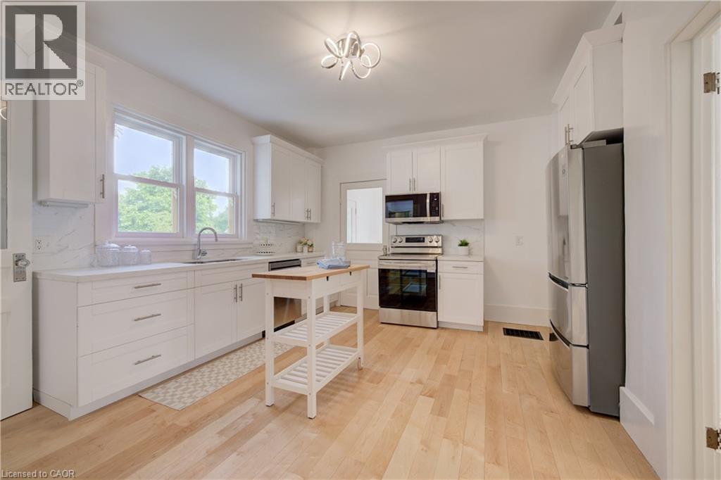 25 Central Street, Waterloo, Ontario  N2L 3A5 - Photo 17 - 40859014