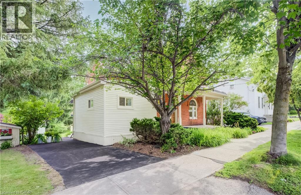 25 Central Street, Waterloo, Ontario  N2L 3A5 - Photo 3 - 40859014