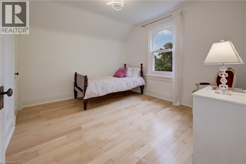 25 Central Street, Waterloo, Ontario  N2L 3A5 - Photo 35 - 40859014