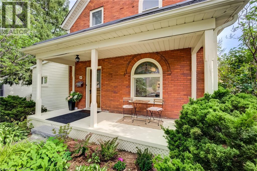 25 Central Street, Waterloo, Ontario  N2L 3A5 - Photo 4 - 40859014
